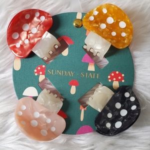 NWT Sunday State (4) Mushroom Hair Clips 🍄